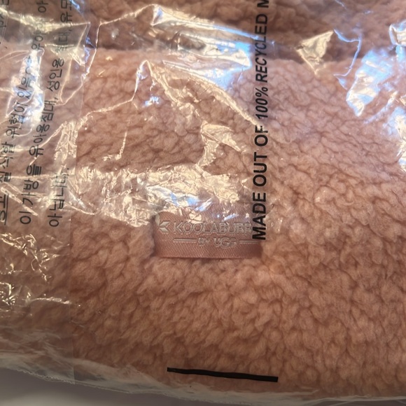 Koolaburra by Ugg Cafe Crème glove and headband set - Picture 5 of 5